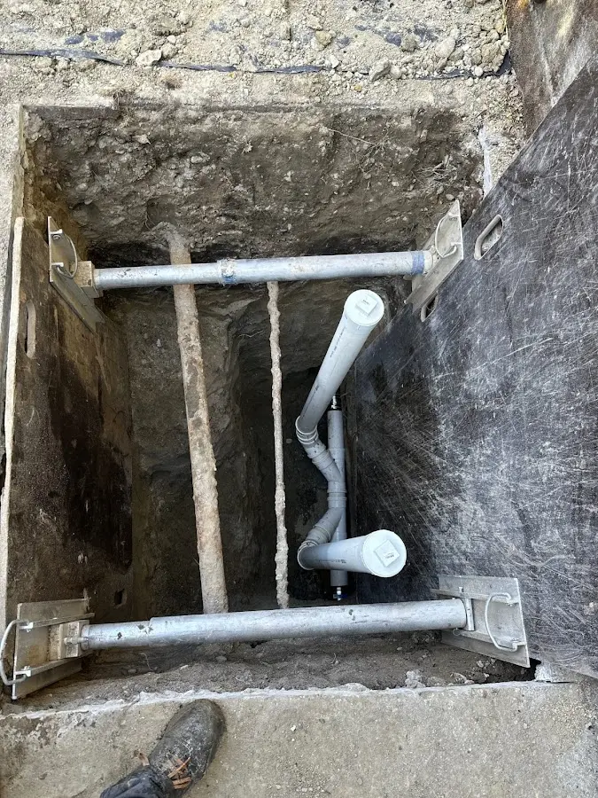 Experienced plumber completing Drain Cleaning work in Uniontown